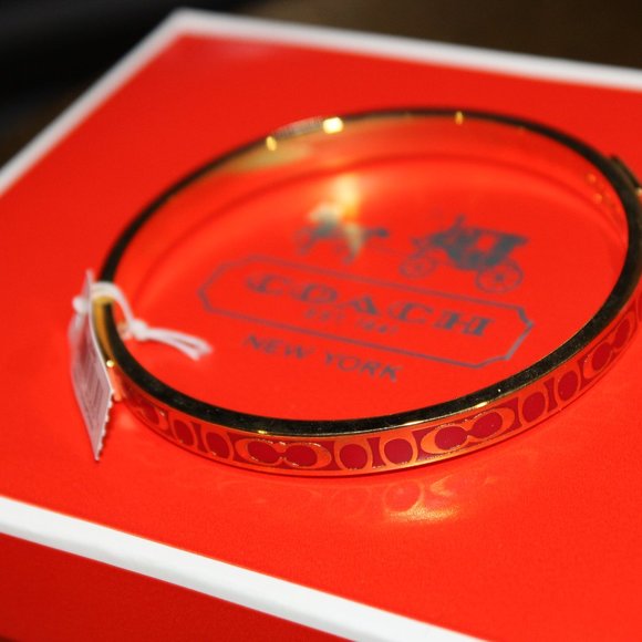 Coach Red & Gold Kissing C LOGO Bangle Bracelet New with tag and box - Picture 1 of 12